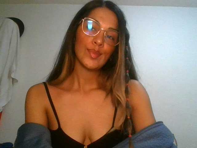 JuanaBrunette live cam on BongaCams