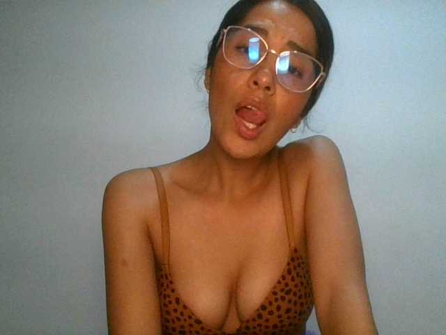 JuanaBrunette webcam
