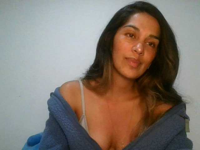 JuanaBrunette live cam on BongaCams