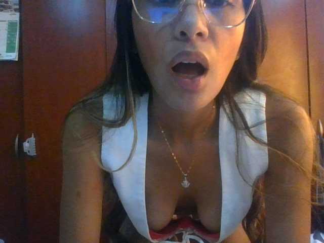 JuanaBrunette live cam on BongaCams