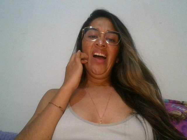 JuanaBrunette live cam on BongaCams