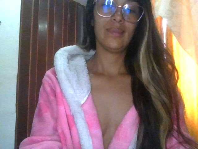 JuanaBrunette live cam on BongaCams