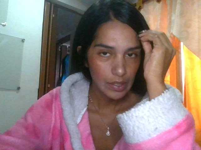 JuanaBrunette live cam on BongaCams