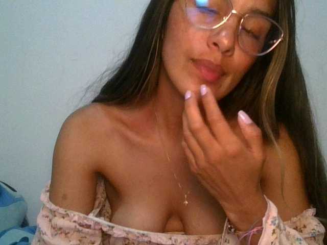 JuanaBrunette webcam