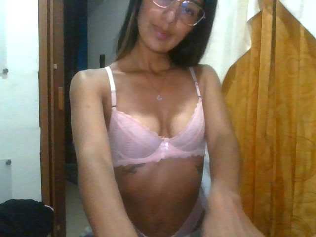 JuanaBrunette, live now on BongaCams