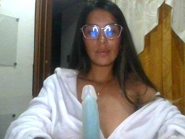 JuanaBrunette live cam on BongaCams