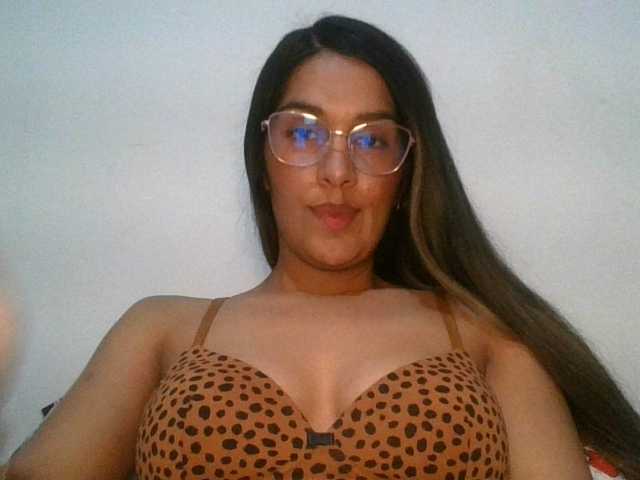 JuanaBrunette live cam on BongaCams