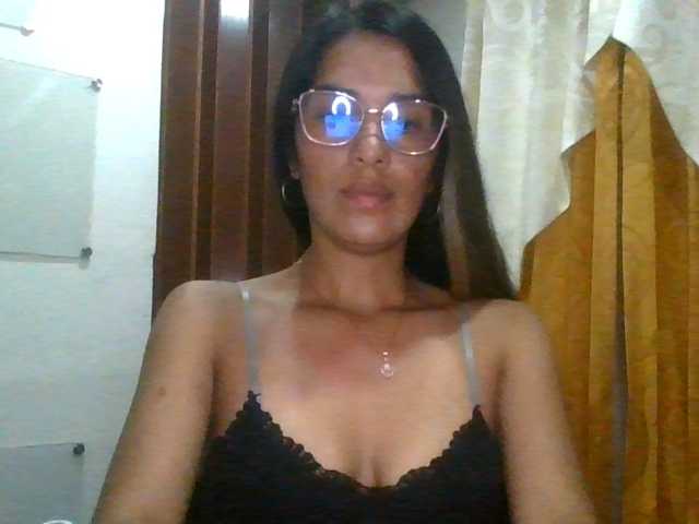 JuanaBrunette live cam on BongaCams