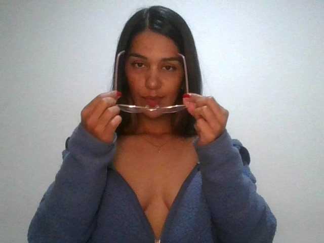 JuanaBrunette Live Cam and Statistics on UnifiedCams