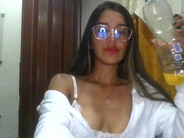 JuanaBrunette live cam on BongaCams