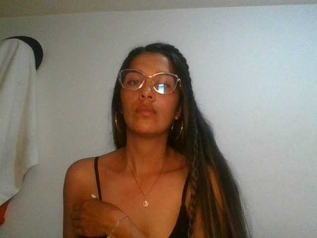 JuanaBrunette live webcam show