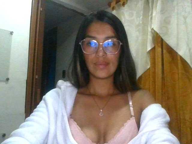 JuanaBrunette, en directo ahora en BongaCams