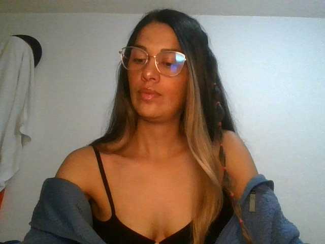 JuanaBrunette live cam on BongaCams