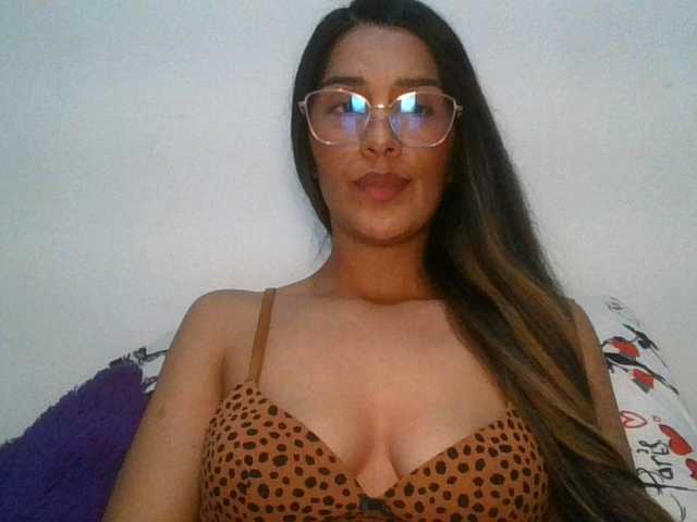 JuanaBrunette live cam on BongaCams