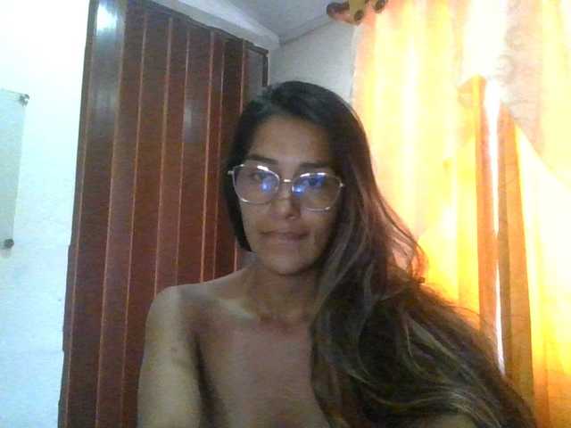 JuanaBrunette live cam preview