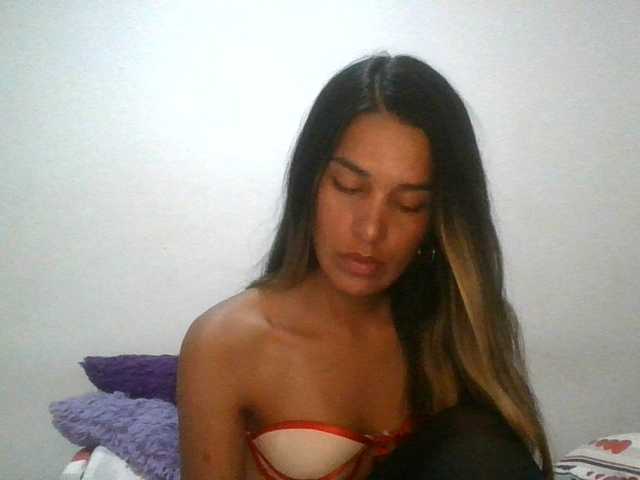 JuanaBrunette live cam on BongaCams