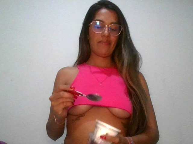 JuanaBrunette's BongaCams show and profile