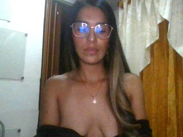 JuanaBrunette live cam on BongaCams