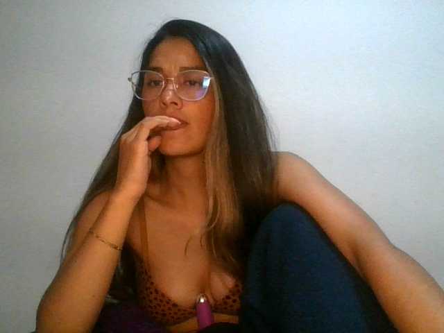 JuanaBrunette live cam on BongaCams