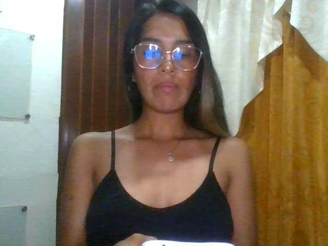 JuanaBrunette live cam on BongaCams