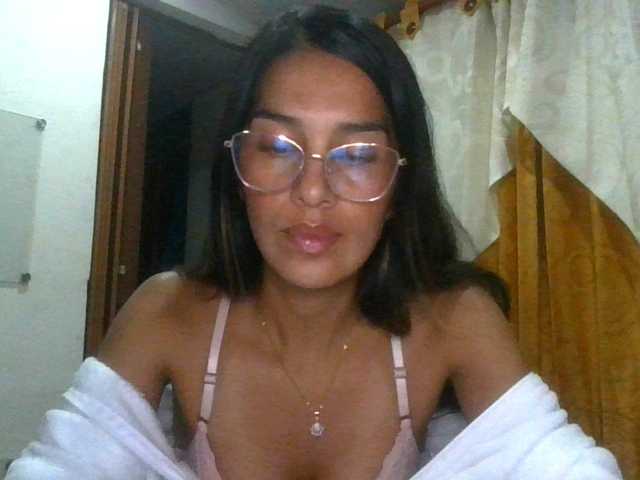 JuanaBrunette, en directo ahora en BongaCams