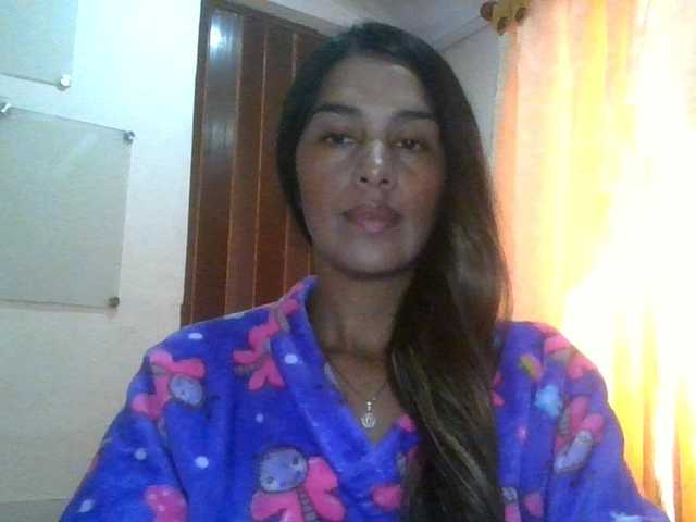 JuanaBrunette live cam on BongaCams