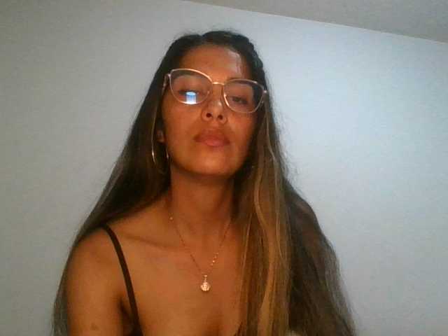 JuanaBrunette live webcam show