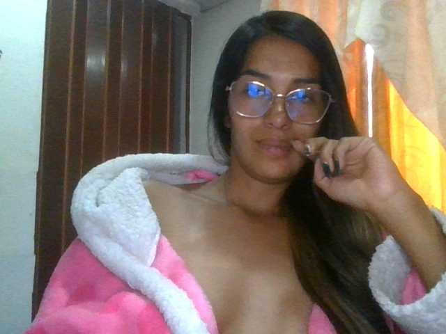 JuanaBrunette live cam preview