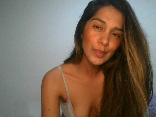 JuanaBrunette live cam on BongaCams