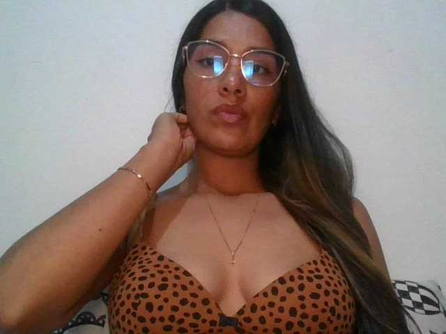 JuanaBrunette's BongaCams show and profile