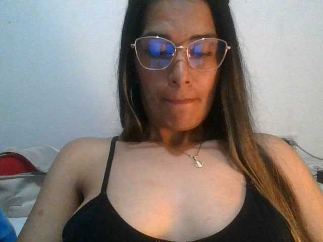 JuanaBrunette live webcam show