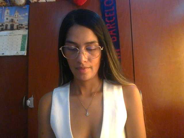 JuanaBrunette live cam on BongaCams
