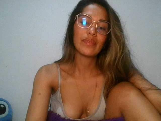 JuanaBrunette live cam on BongaCams