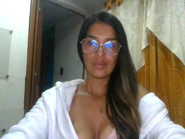 JuanaBrunette, en directo ahora en BongaCams