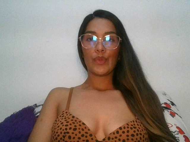 JuanaBrunette live cam on BongaCams