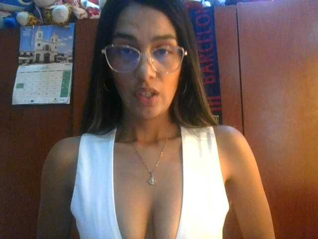 JuanaBrunette live cam on BongaCams