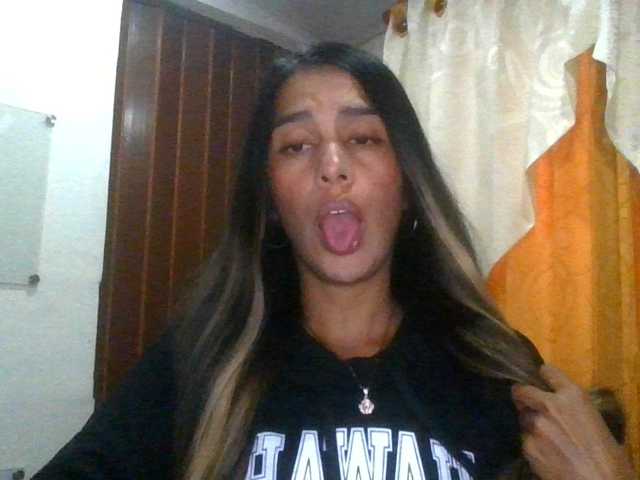 JuanaBrunette live cam on BongaCams
