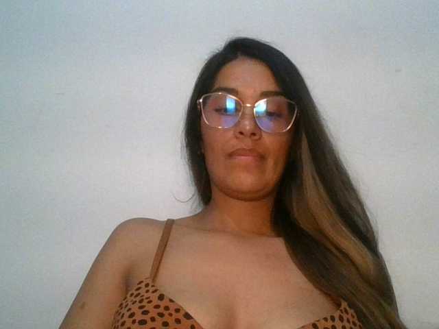 JuanaBrunette live cam on BongaCams