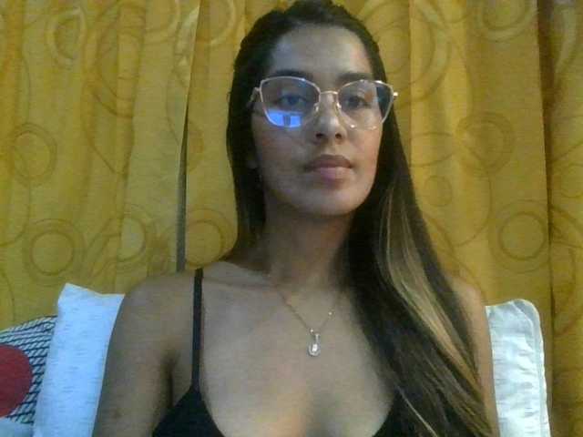 JuanaBrunette live cam on BongaCams