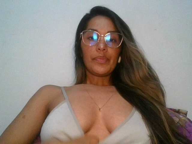 JuanaBrunette live cam on BongaCams