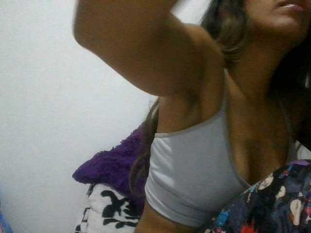 JuanaBrunette live cam on BongaCams