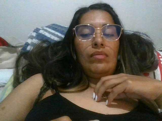 JuanaBrunette live cam on BongaCams