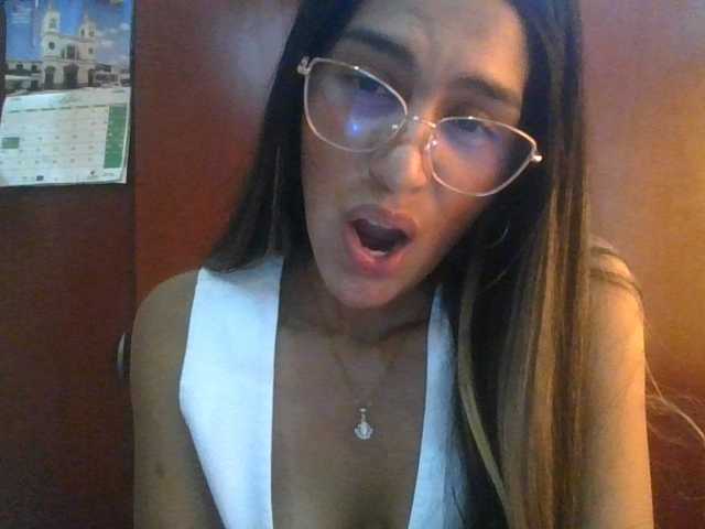 JuanaBrunette live cam on BongaCams