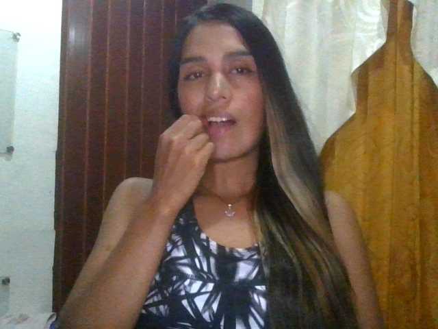 JuanaBrunette live cam on BongaCams