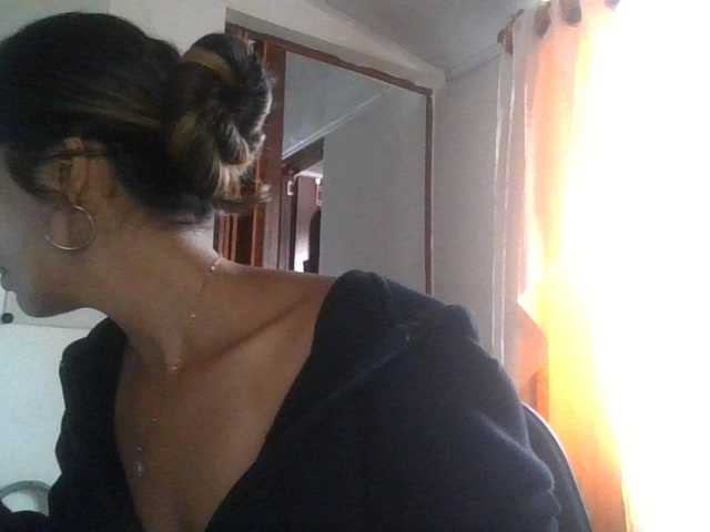 JuanaBrunette live cam on BongaCams