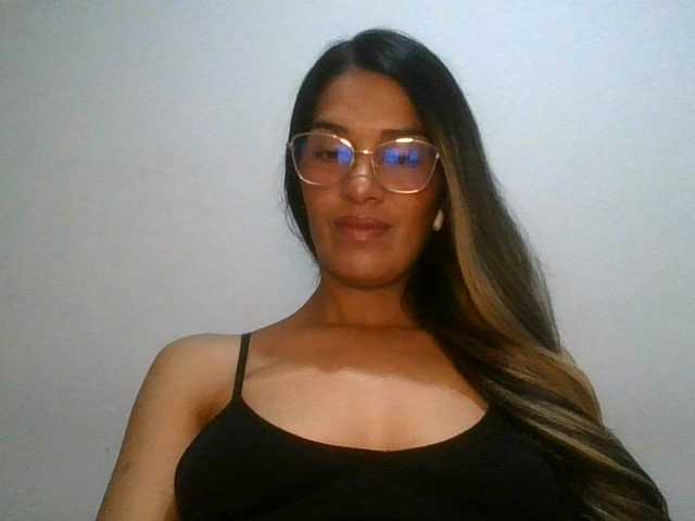 JuanaBrunette live cam on BongaCams