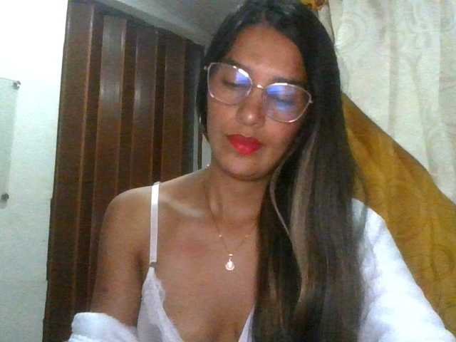 JuanaBrunette live cam on BongaCams