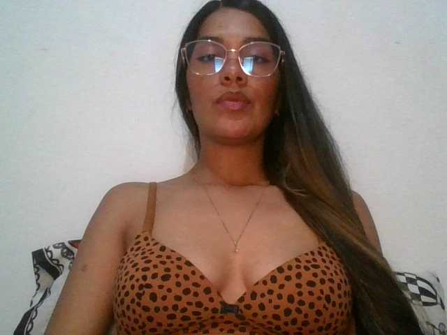 JuanaBrunette's BongaCams show and profile