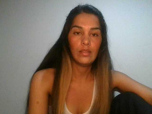 JuanaBrunette live cam on BongaCams