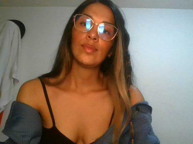 JuanaBrunette live cam on BongaCams